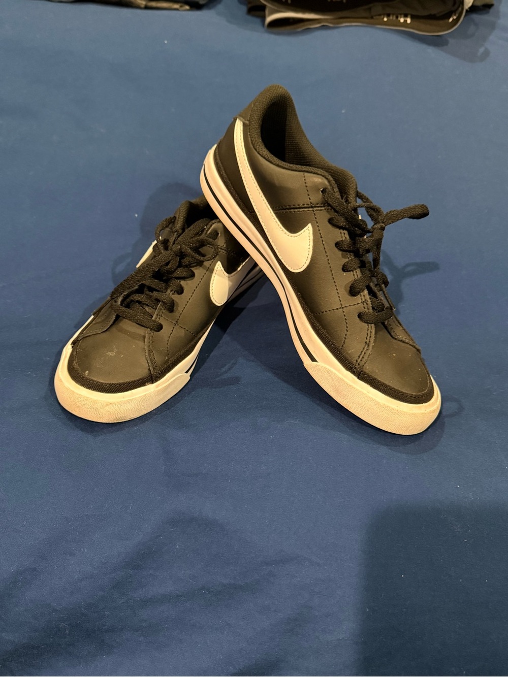 Nike Men’s Black Sneakers with White Swoosh and Cream Midsole